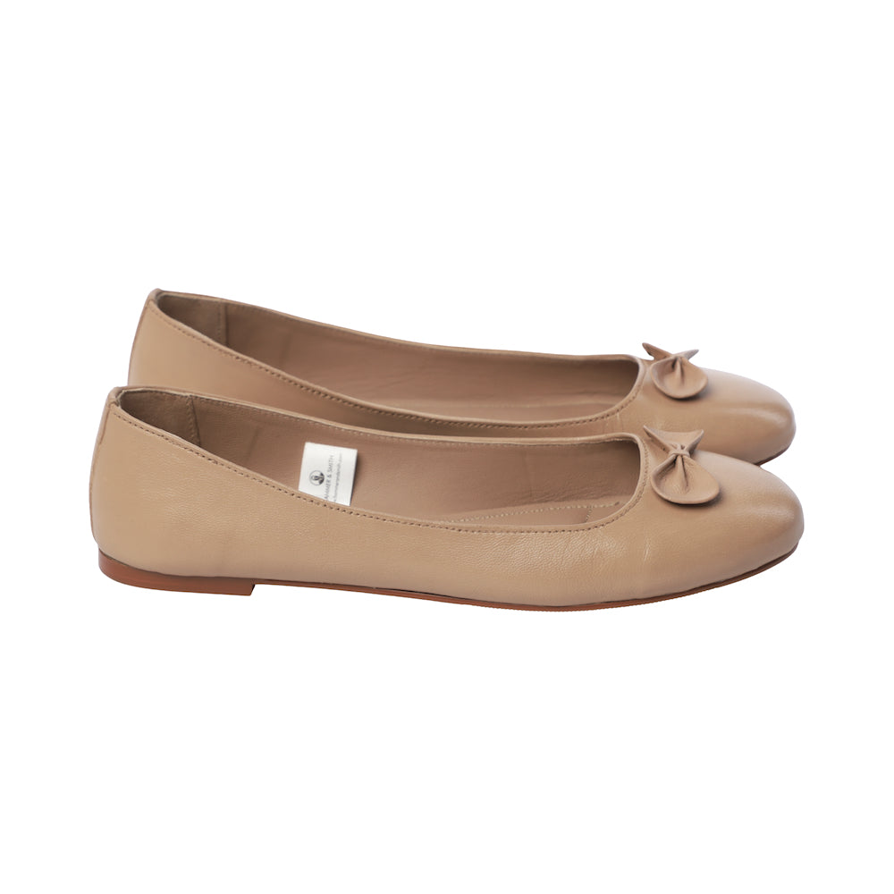 Beige Ballerina Pumps With Bow