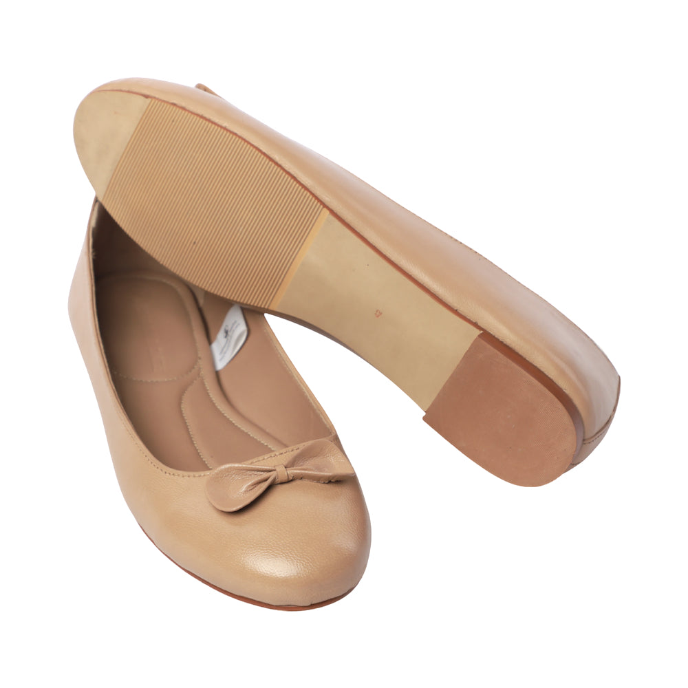 Beige Ballerina Pumps With Bow